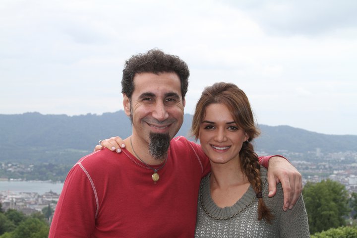 Serj Tankian e Angela, sua esposa