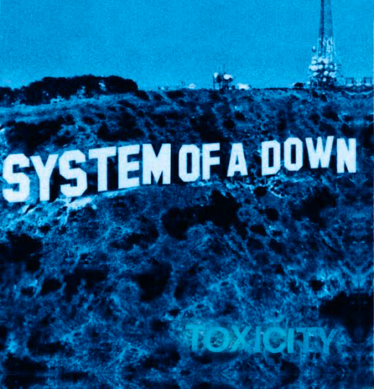 Capa de álbum Toxicity em azul.